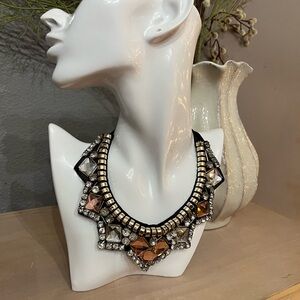 Elegant Statement Necklace with Crystal Accents
